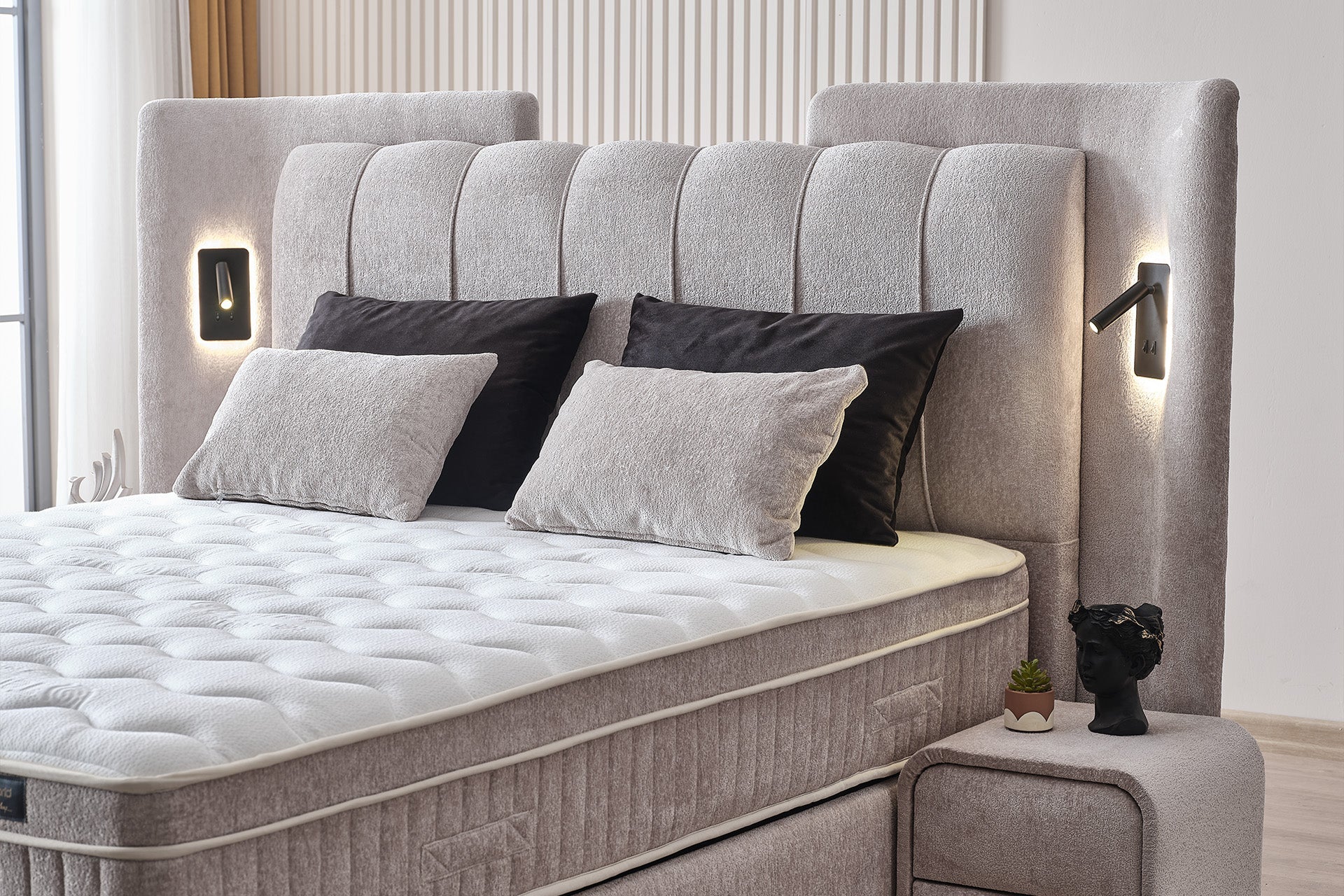 Julie – Maison Noir by Kara