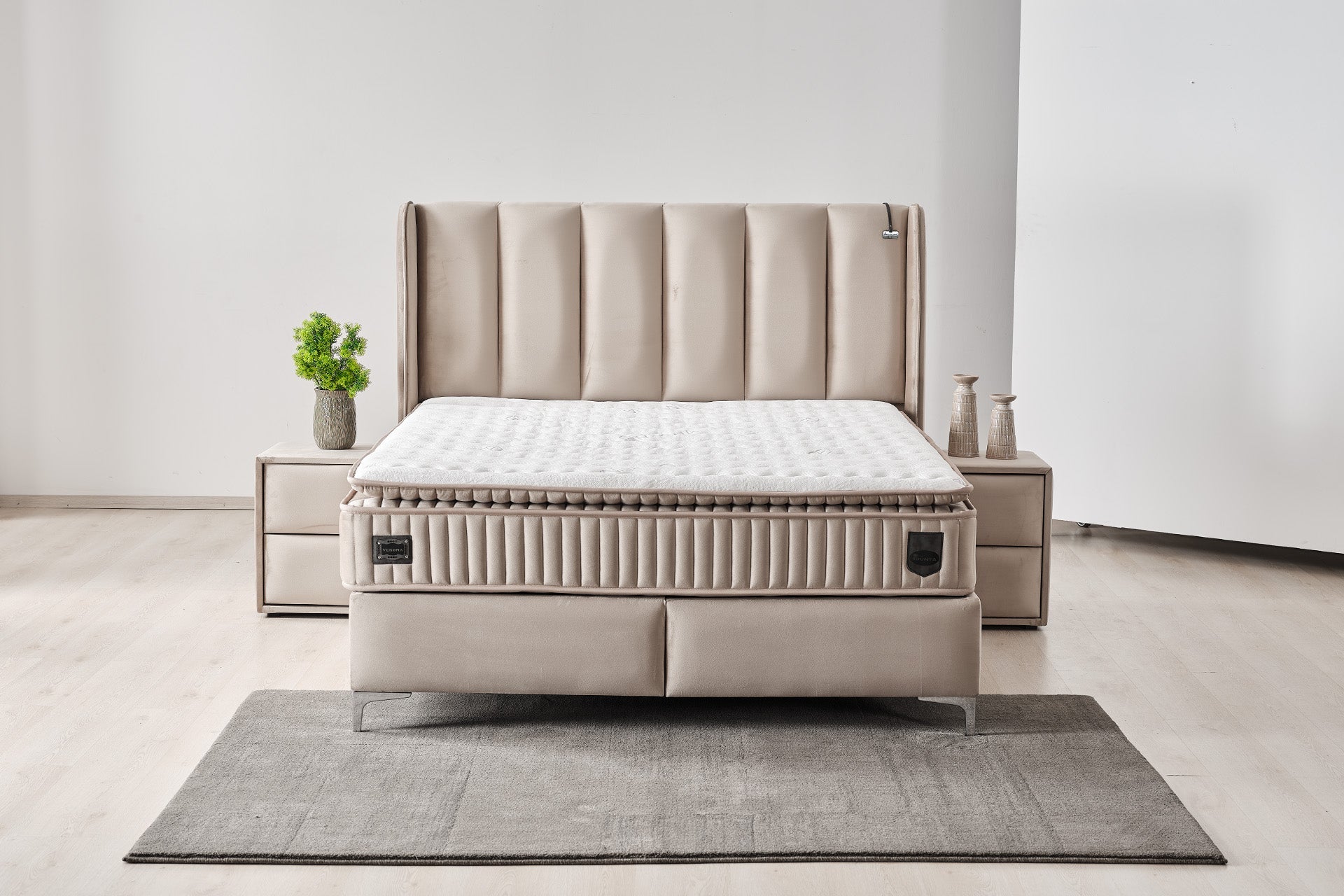 Verona – Maison Noir by Kara